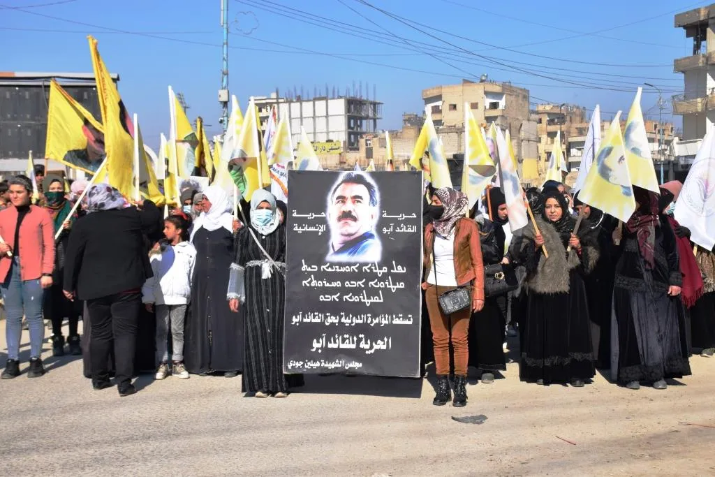 ​​​​​​​المئات في الرقة ودير الزور: حرية القائد أوجلان حرية العالم أجمع