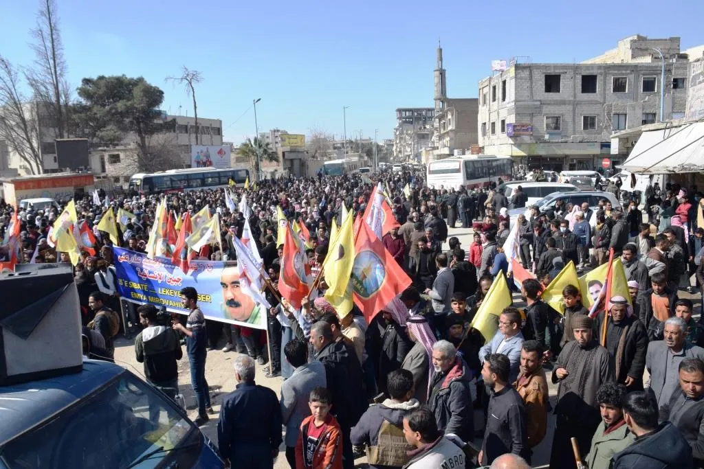 ​​​​​​​المئات في الرقة ودير الزور: حرية القائد أوجلان حرية العالم أجمع