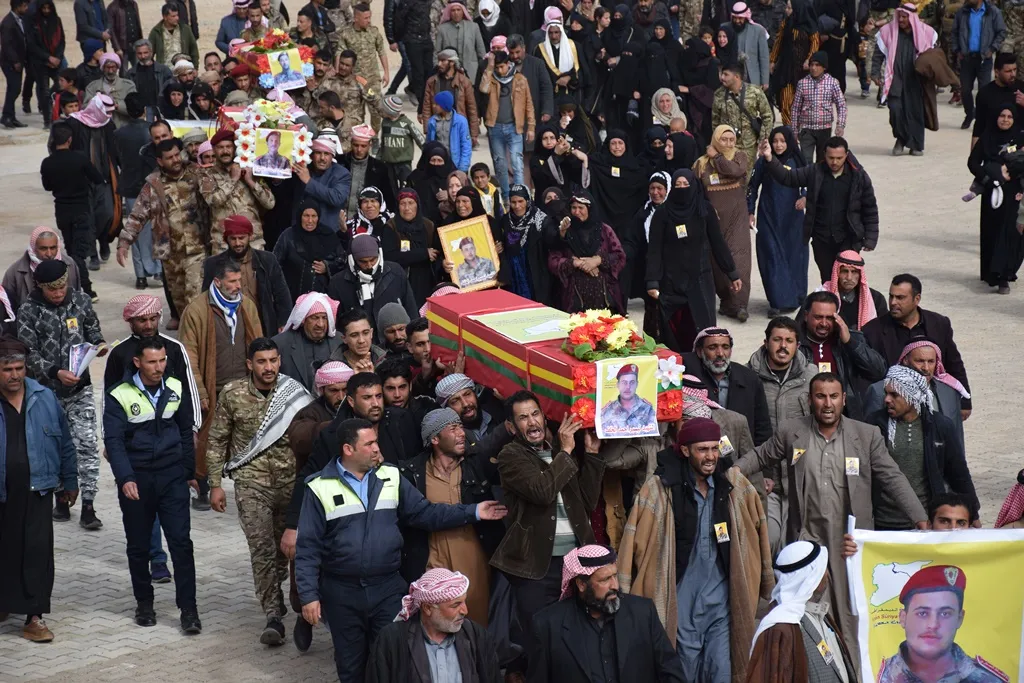 ​​​​​​​مراسم مهيبة لـ 3 من مقاتلي قسد في مزار الشهداء بالشدادي