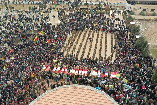 بمراسم مهيبة.. الآلاف يودعون 23 من شهداء حملة "مطرقة الشعوب" في الحسكة