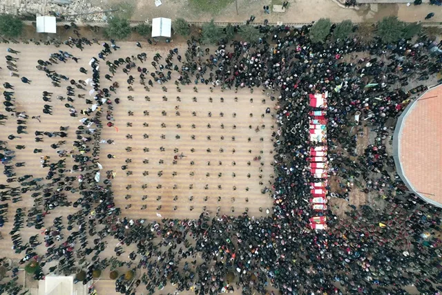 بمراسم مهيبة.. الآلاف يودعون 23 من شهداء حملة "مطرقة الشعوب" في الحسكة