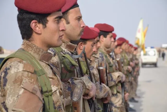 بمراسم مهيبة.. الآلاف يودعون 23 من شهداء حملة "مطرقة الشعوب" في الحسكة