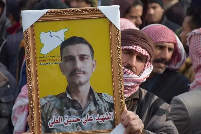 بمراسم مهيبة.. الآلاف يودعون 23 من شهداء حملة "مطرقة الشعوب" في الحسكة
