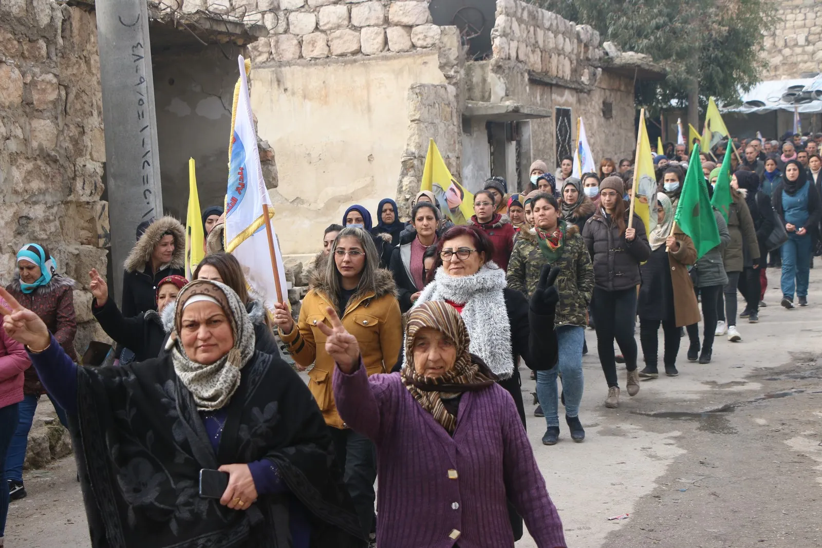 ​​​​​​​أهالي حلب يقدمون واجب العزاء لذوي الشهيد معصوم دوغان