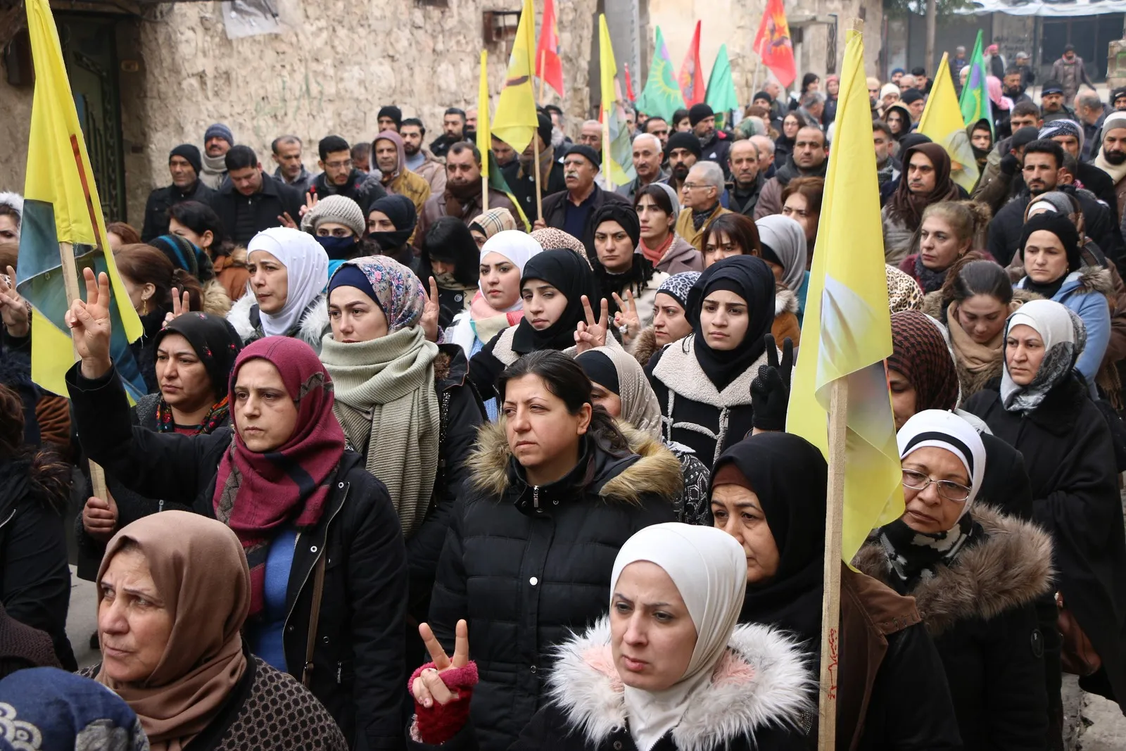​​​​​​​أهالي حلب يقدمون واجب العزاء لذوي الشهيد معصوم دوغان