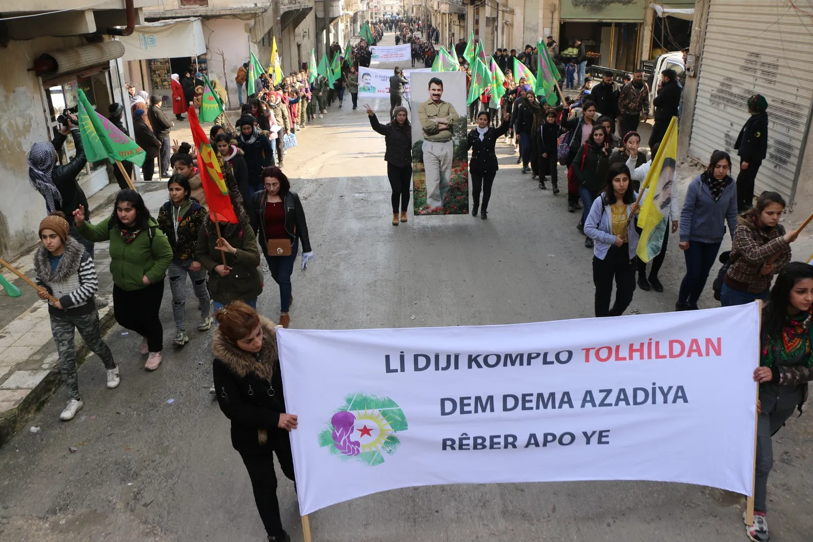 ​​​​​​​المئات في حلب ينددون بالمؤامرة الدولية على القائد عبد الله أوجلان