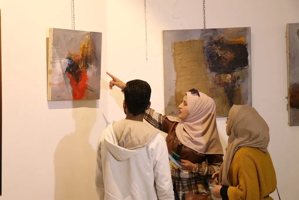 ​​​​​​​معرض للوحات ٤ رسامين يفتتح في مدينة قامشلو