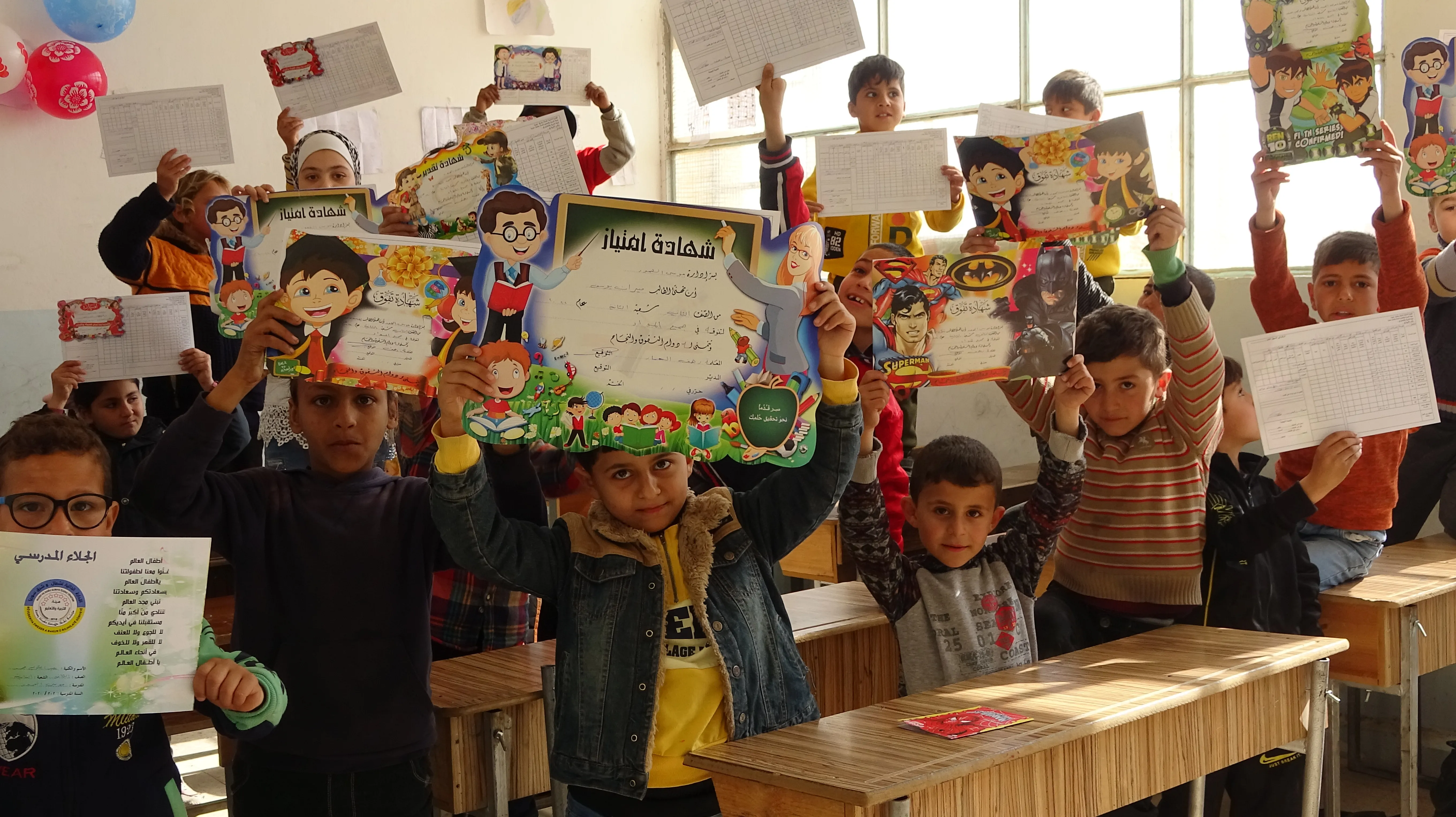​​​​​​​في اليوم العالمي للغة الأم.. توزيع الجلاء المدرسي وتكريم الطلاب في الرقة والطبقة ودير الزور