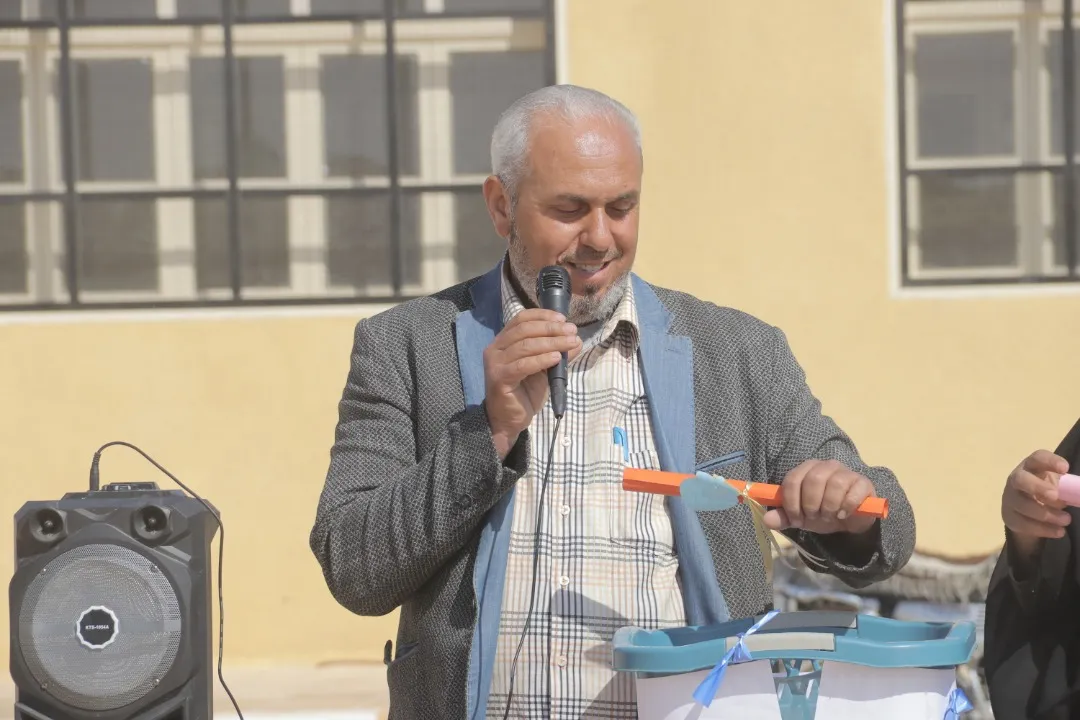 ​​​​​​​في اليوم العالمي للغة الأم.. توزيع الجلاء المدرسي وتكريم الطلاب في الرقة والطبقة ودير الزور