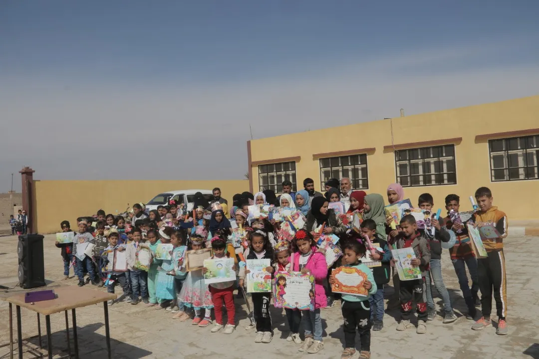 ​​​​​​​في اليوم العالمي للغة الأم.. توزيع الجلاء المدرسي وتكريم الطلاب في الرقة والطبقة ودير الزور