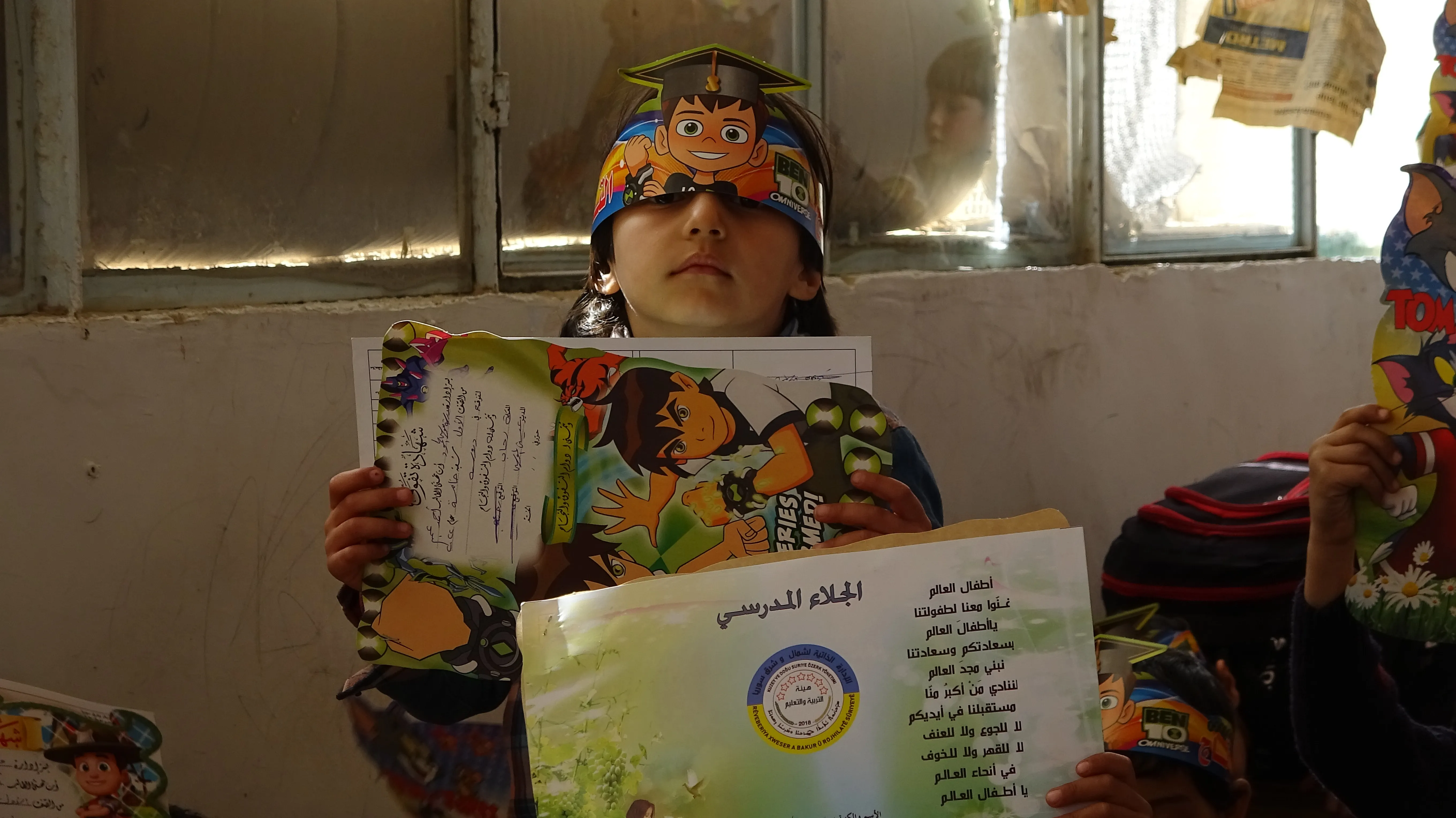 ​​​​​​​في اليوم العالمي للغة الأم.. توزيع الجلاء المدرسي وتكريم الطلاب في الرقة والطبقة ودير الزور