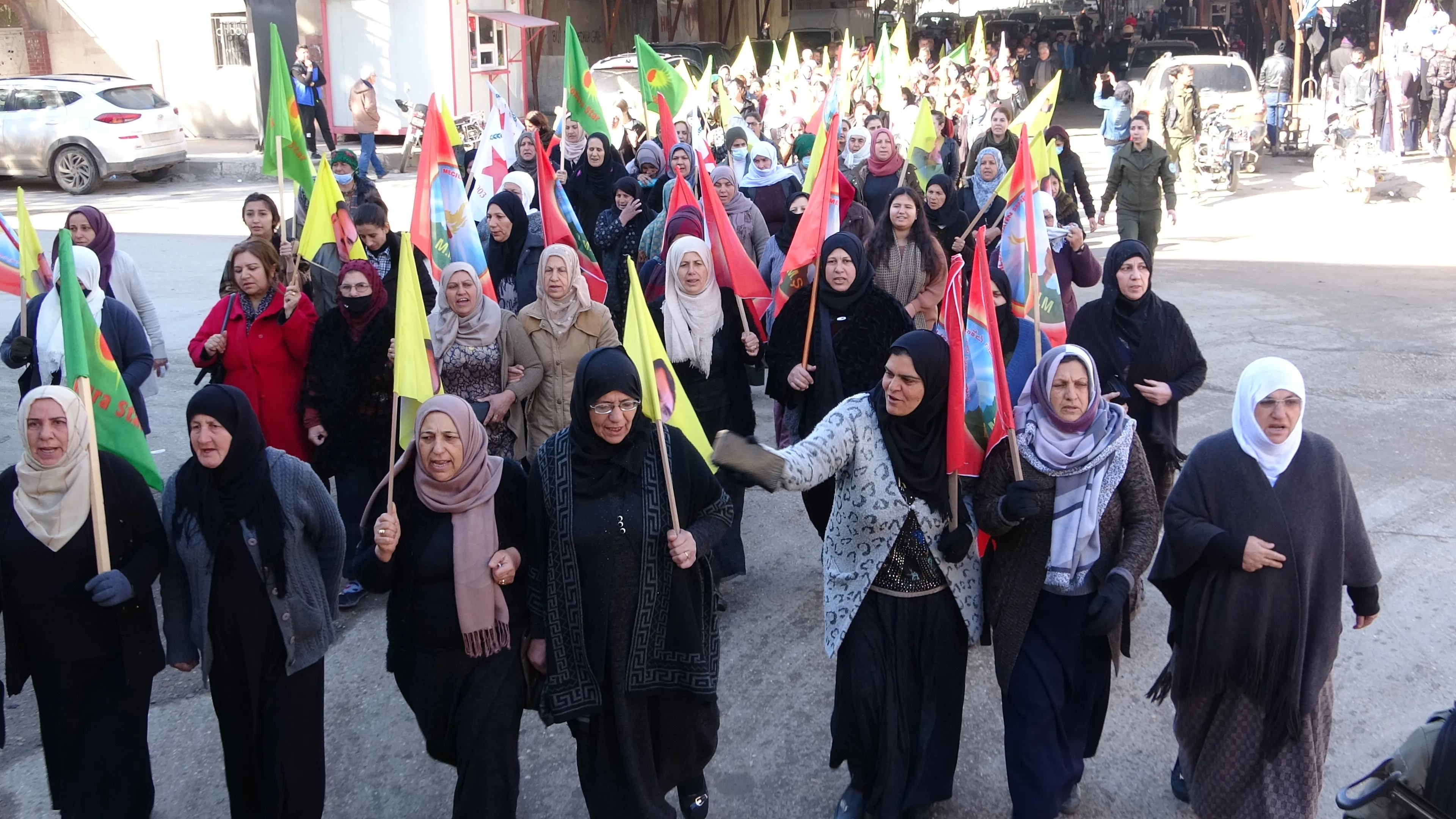 أهالي ديرك يقدمون واجب العزاء لذوي الشهيد محي الدين ديرك
