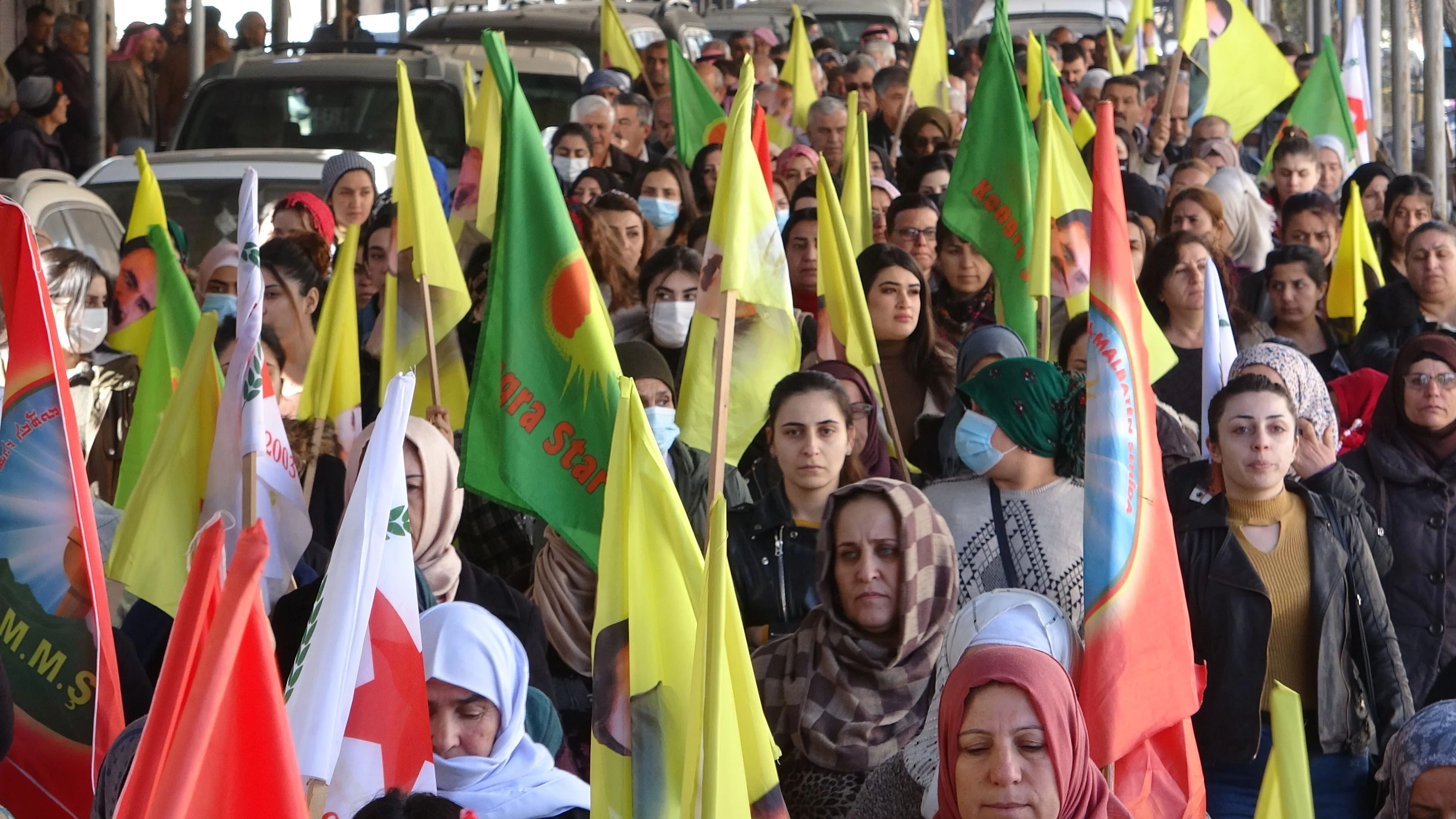 أهالي ديرك يقدمون واجب العزاء لذوي الشهيد محي الدين ديرك