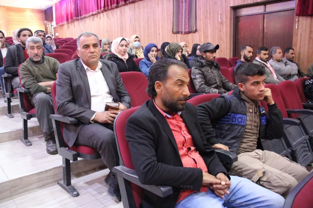 محاضرة بعنوان "المرأة في عصر الفكر الديمقراطي" تناقش جانبين مهمين 
