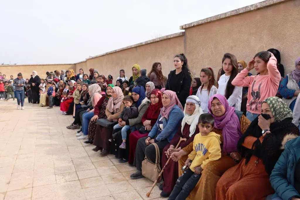 قبيّل اليوم العالمي للغة الأم...تخريج عددً من طلبة اللغة الكردية في كوباني