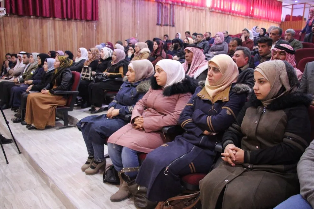 محاضرة بعنوان "المرأة في عصر الفكر الديمقراطي" تناقش جانبين مهمين