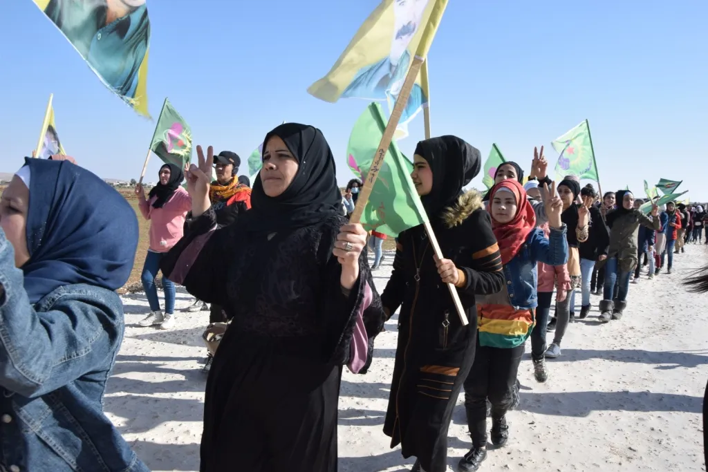 اتحاد المرأة الشابة في إقليم الفرات يدين المؤامرة الدولية التي طالت القائد عبدالله أوجلان