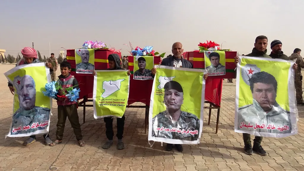 أهالي المنطقة الجنوبية في الحسكة يشيّعون 3 شهداء إلى مثواهم الأخير