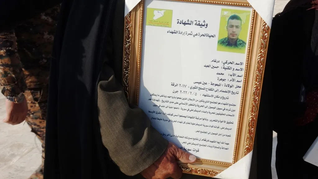 أهالي مقاطعة كري سبي يشيعون جثمان الشهيد درغام إلى مثواه الأخير