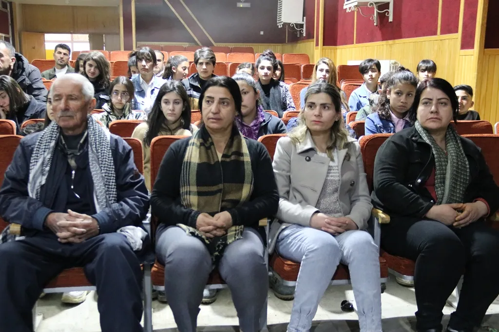 مركز دجلة للثقافة والفن يعرض سنفزيون ويلقي محاضرة حول المؤامرة الدولية