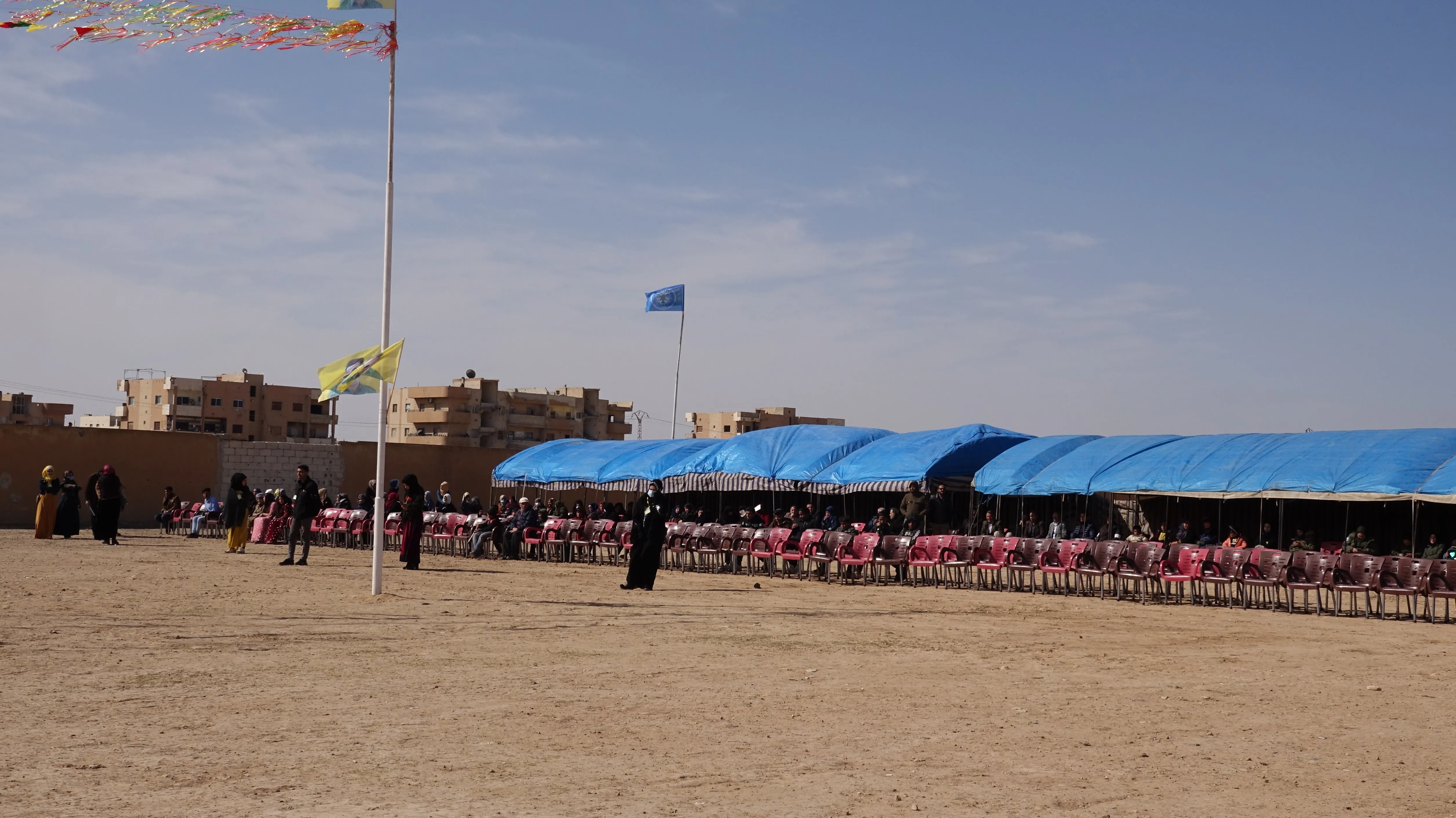 أهالي الطبقة يتوافدون صوب المدينة الرياضية للاحتفال بنوروز 2022