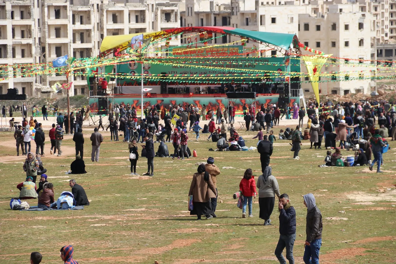 الأهالي في شمال وشرق سوريا بمختلف مكوناتهم يتوافدون إلى ساحات الاحتفال بنوروز - تم التحديث