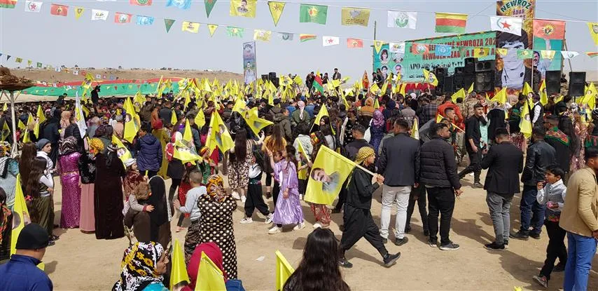 إيقاد شعلة نوروز 2022 في ساحات الاحتفال بشمال وشرق سوريا