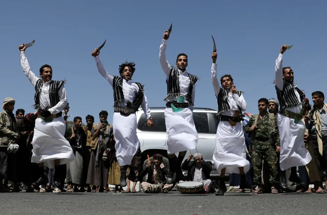 رويترز: مسؤولون خليجيون ينظرون في دعوة جماعة أنصار الله للتشاور في الرياض