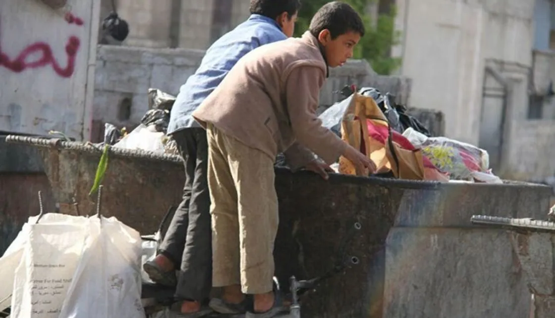 ​​​​​​​غرامة تبلغ 3000 ليرة!.. حكومة دمشق تأخذ حصتها من "مهنة نبش القمامة"