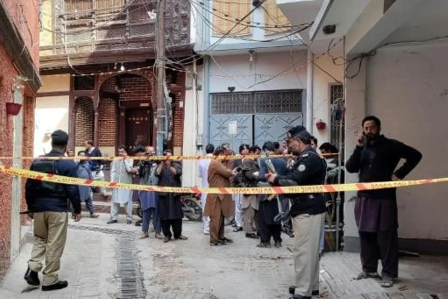 باكستان.. مقتل وإصابة نحو 86 شخصاً بانفجار في مسجد
