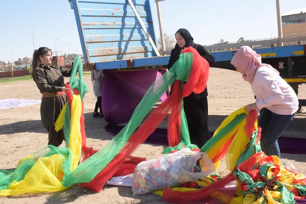 ​​​​​​​بالصور والفيديو.. مقاطعة قامشلو تتحضر لاحتفاليات اليوم العالمي للمرأة