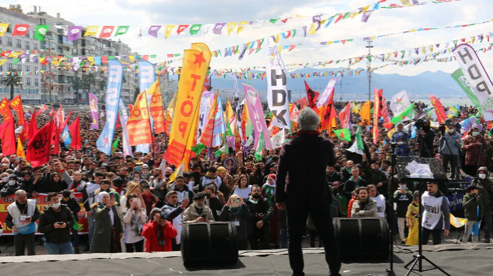 بذريعة مشاركتهم في احتفالات نوروز.. السلطات التركية تعتقل 45 شخصاً في أزمير