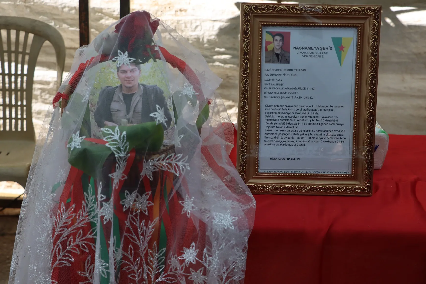 المئات يشيعون الشهيد سرحد تولهلدان بمراسم غيابية