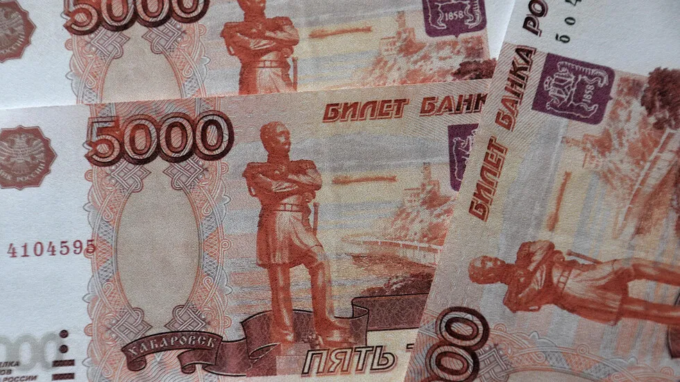 ​​​​​​​الاتحاد الأوروبي يفصل 7 بنوك روسية عن منظومة "سويفت"