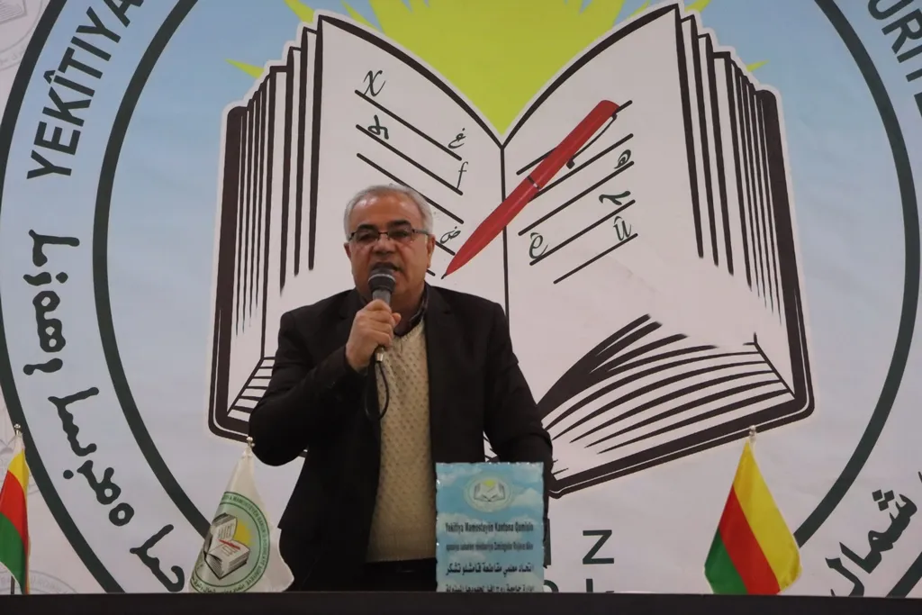 اتحاد المعلمين في مقاطعة قامشلو يكرّم ٨١ متخرجاً في  جامعة روج آفا