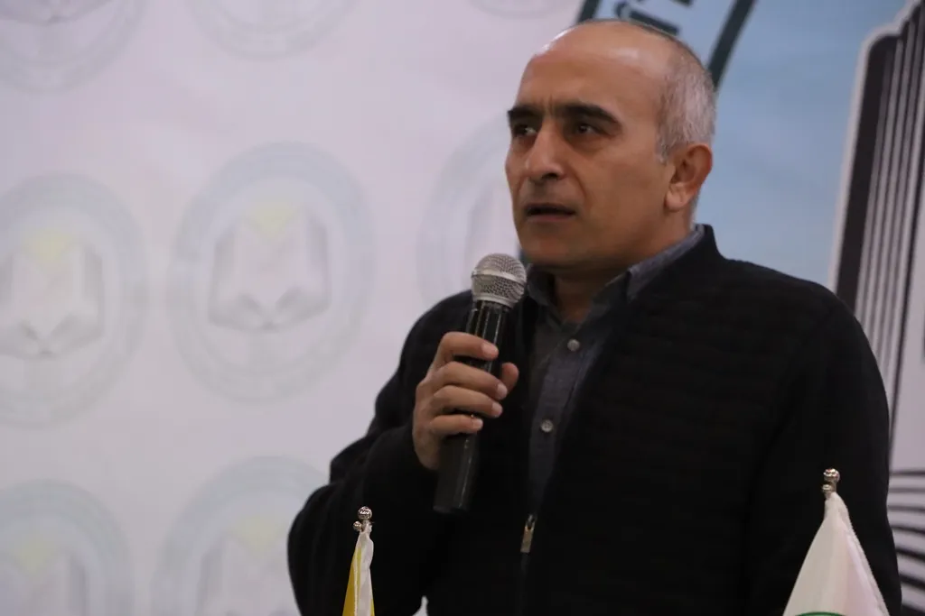 اتحاد المعلمين في مقاطعة قامشلو يكرّم ٨١ متخرجاً في  جامعة روج آفا
