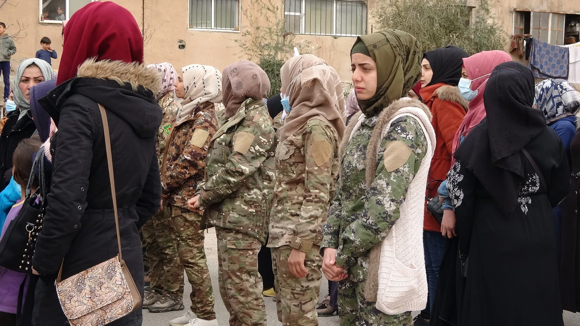 ​​​​​​​أهالي الطبقة خلال مظاهرة: عفرين لأهلها وستنتصر إرادة الشعوب