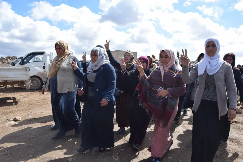 ​​​​​​​أهالي كوباني يقدمون واجب العزاء لذوي الشهيد صالح أوسو