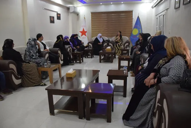 ​​​​​​​وفد من نساء عشائر تل حميس يزور مجلس المرأة في حزب الاتحاد الديمقراطي