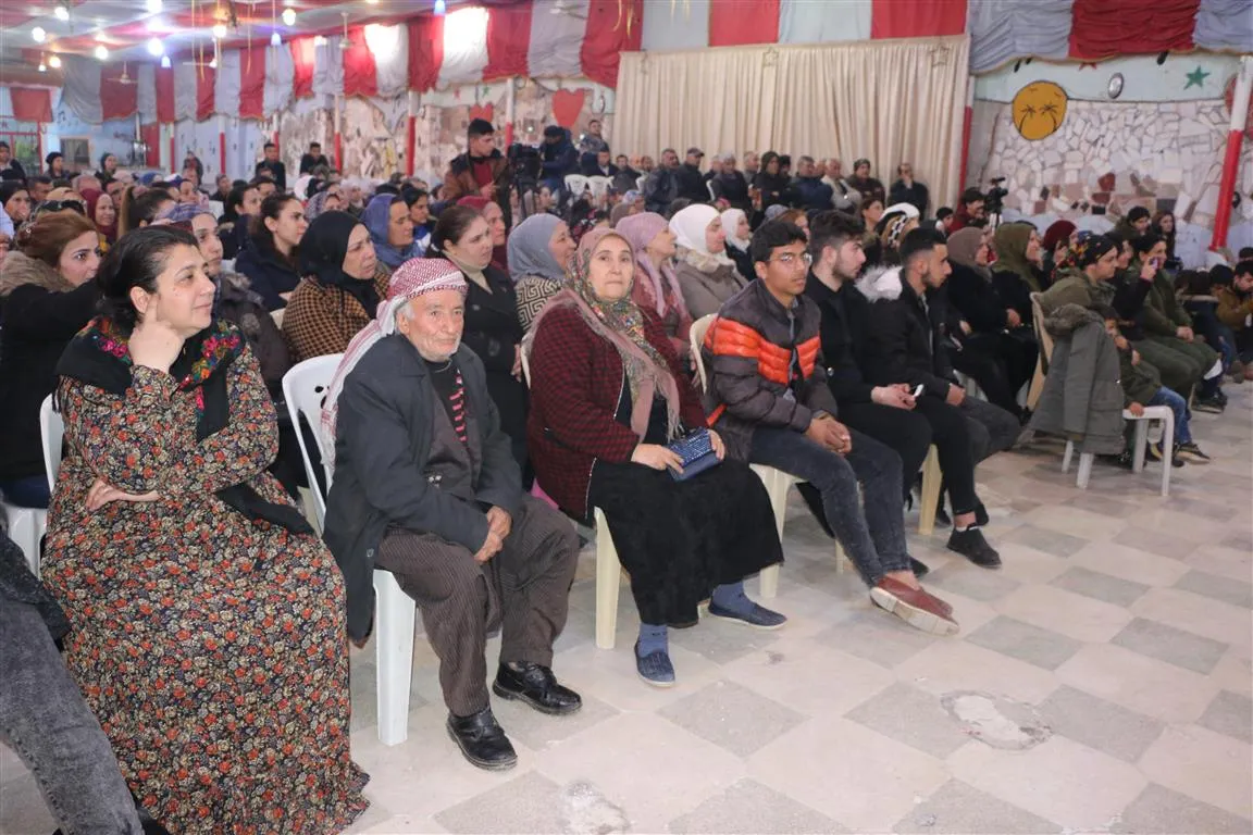 ​​​​​​​عرض مسرحي بعنوان "المعلق" في حلب