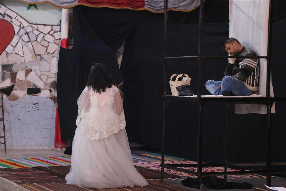 ​​​​​​​عرض مسرحي بعنوان "المعلق" في حلب