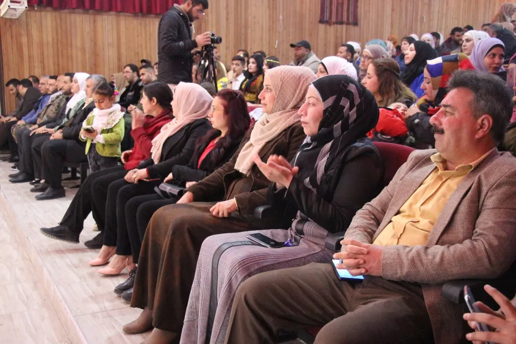 حفل تخرج وتكريم للمتفوقين والناجحين في تعلم اللغة الكردية بمنبج