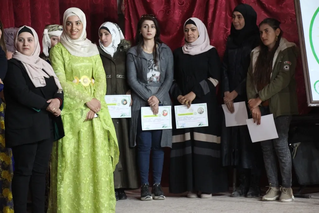حفل تخرج وتكريم للمتفوقين والناجحين في تعلم اللغة الكردية بمنبج