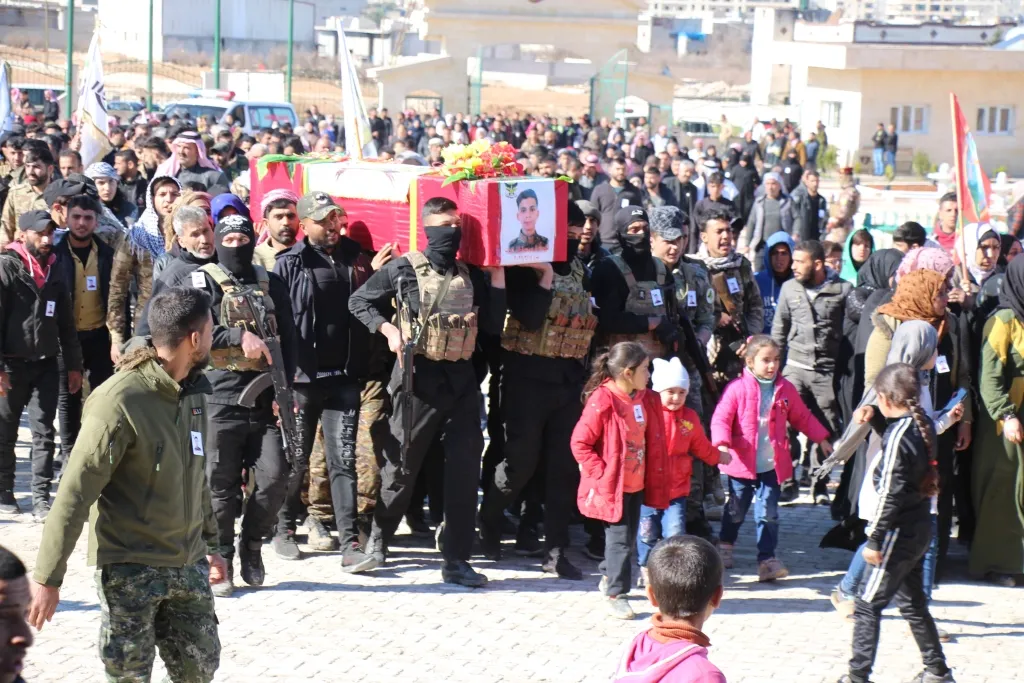 ​​​​​​​تشييع شهيد من قوات جبهة الأكراد في منبج إلى مثواه الأخير