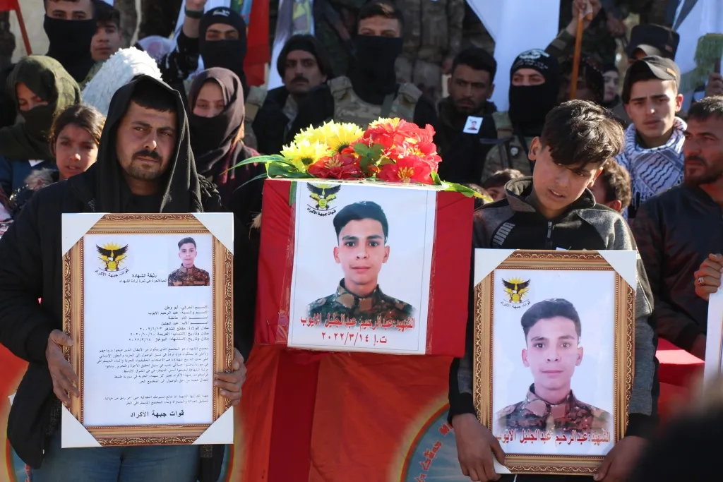 ​​​​​​​تشييع شهيد من قوات جبهة الأكراد في منبج إلى مثواه الأخير
