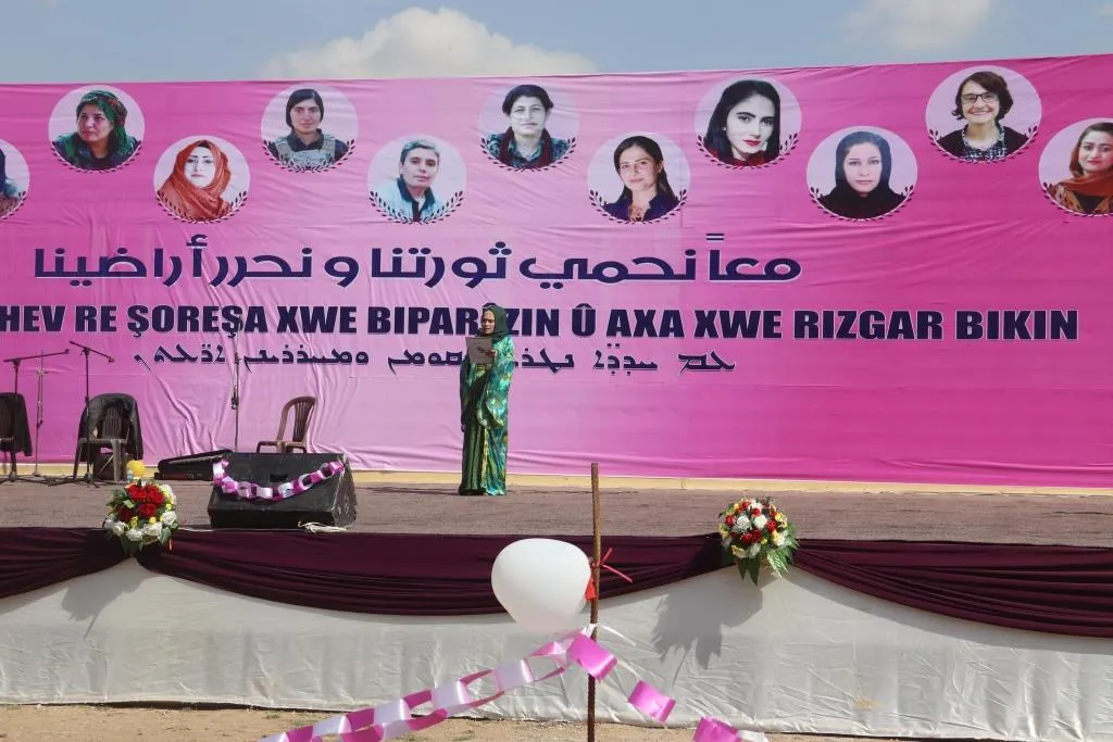 ​​​​​​​في الرقة.. "ثورة جديدة تبدأها المرأة وتهديها للإنسانية"