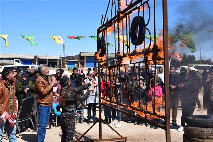 ​​​​​​​بلدات مدينة الحسكة بدأت بإيقاد شعلة نوروز 2022 عقب المدينة