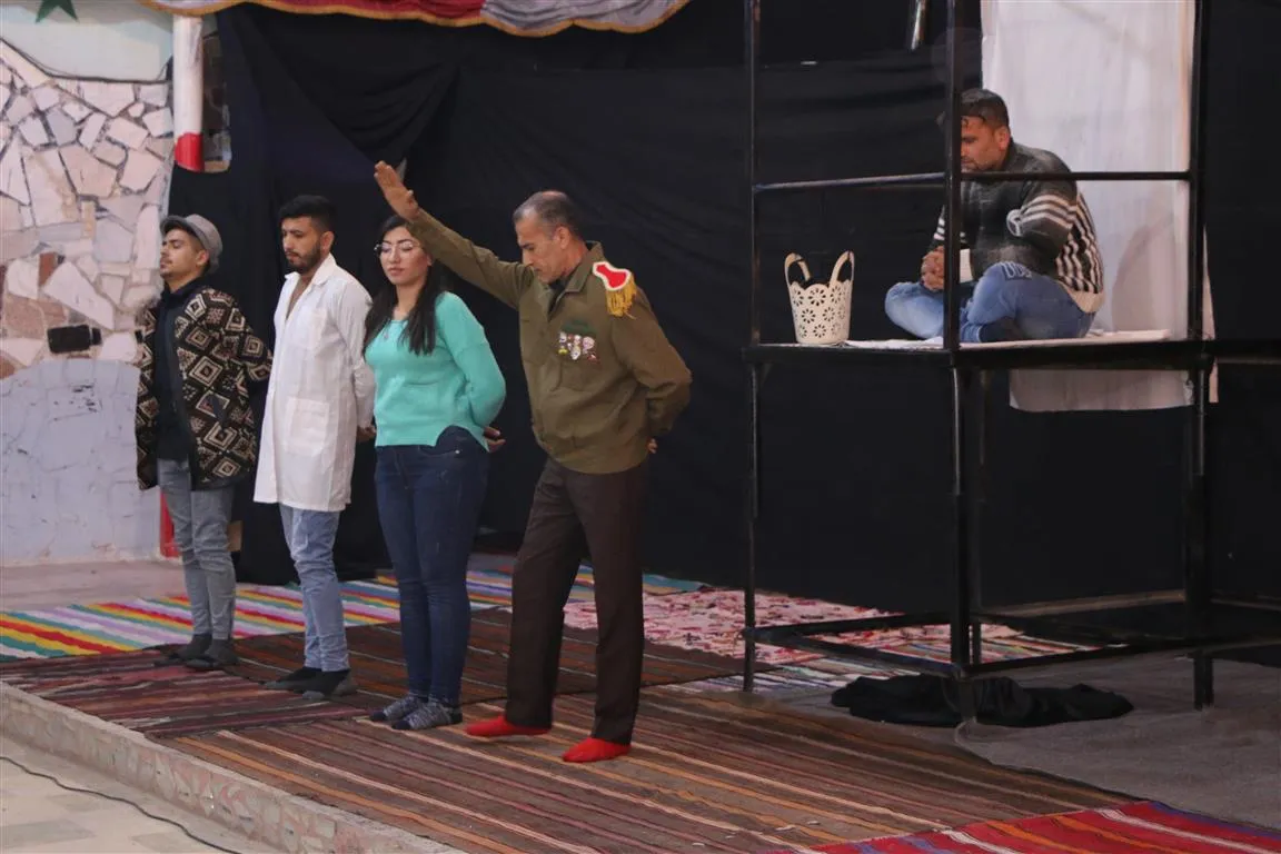 ​​​​​​​عرض مسرحي بعنوان "المعلق" في حلب