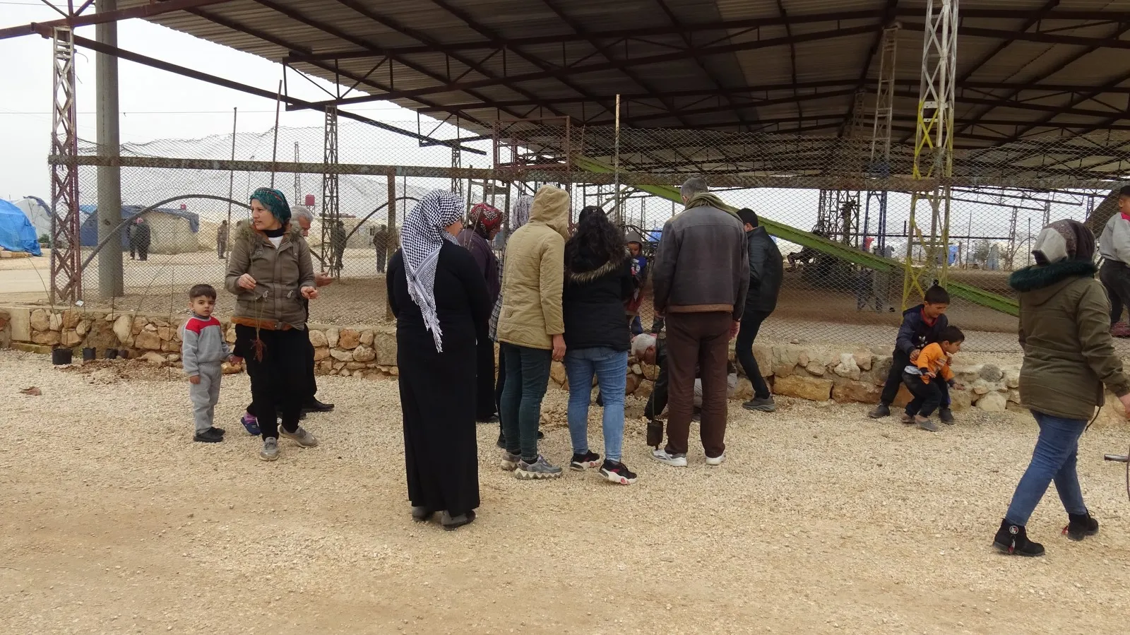 ​​​​​​​أهالي عفرين يزرعون الأشجار بمناسبة 8 آذار