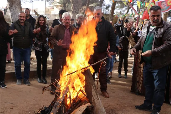 ​​​​​​​الاستمرار بإيقاد شعلة النوروز وسط احتفالات في الحسكة